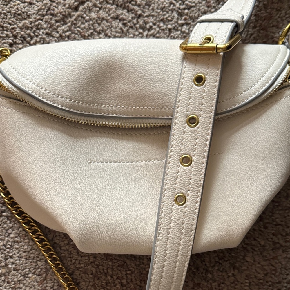 Elegant Cream Crossbody Bag with Gold Details - Picture 4 of 10